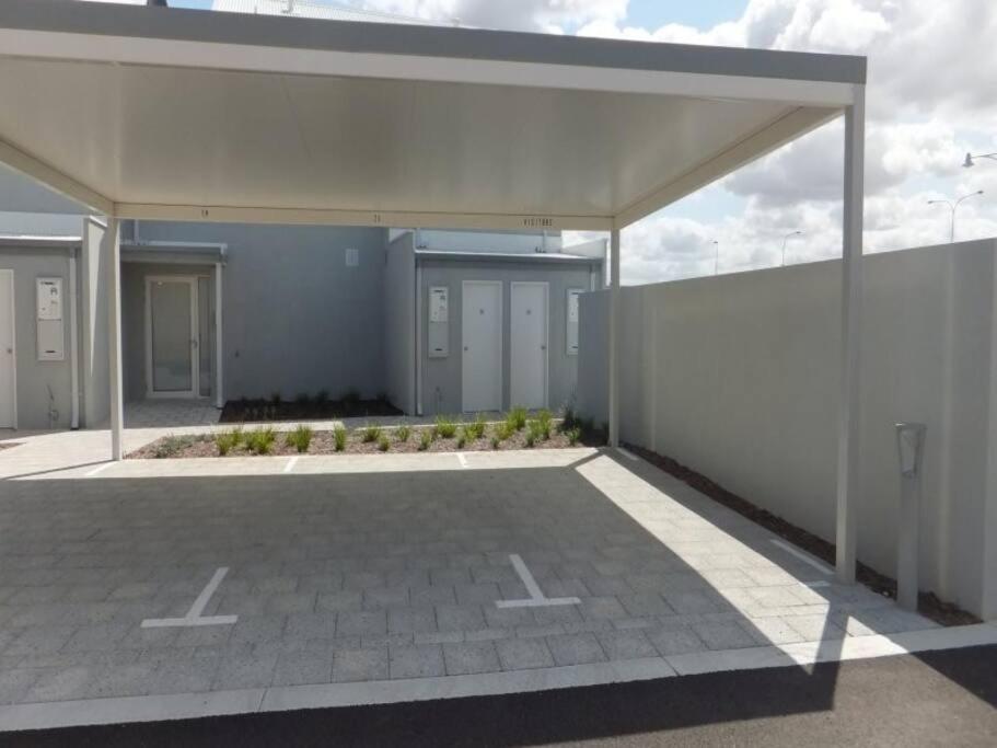 Modern Luxury 1 Bedroom Apartment - Walk To The Shops! Free Wifi Clarkson المظهر الخارجي الصورة